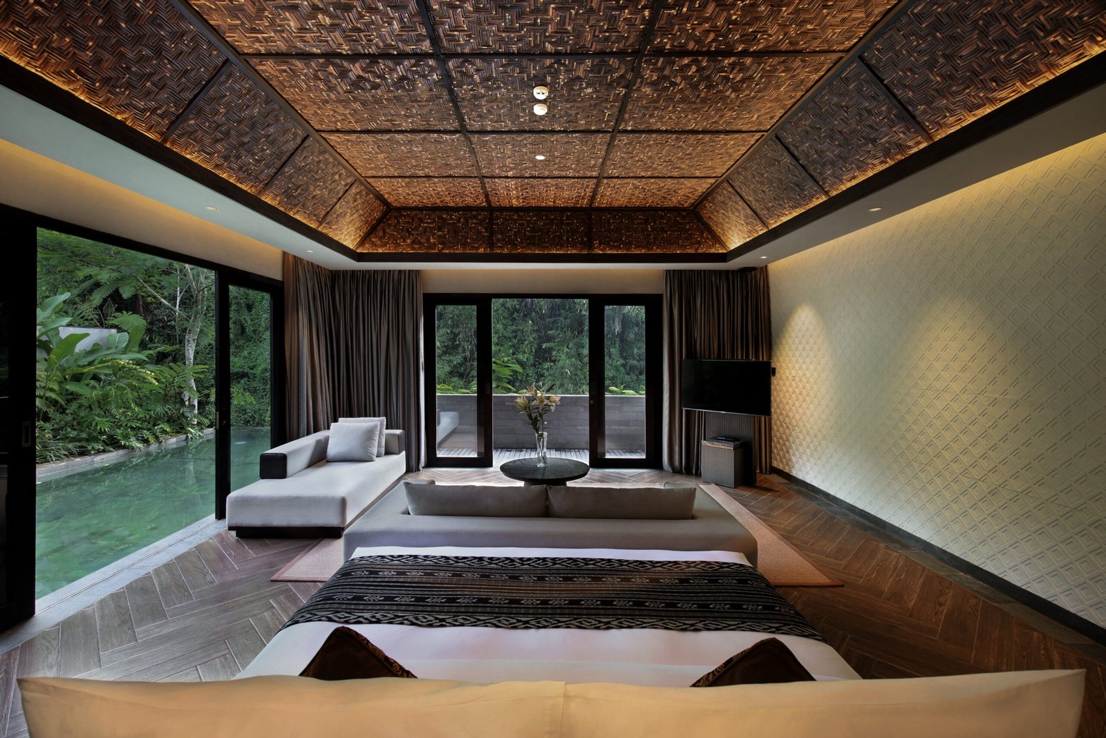 Interior view of SARAS Room at Ayatara Villa Ubud Kintamani Bali – a luxury villa di Bali with private pool, jungle view, and airbnb bali-inspired tranquility for honeymooners and discerning travelers.
