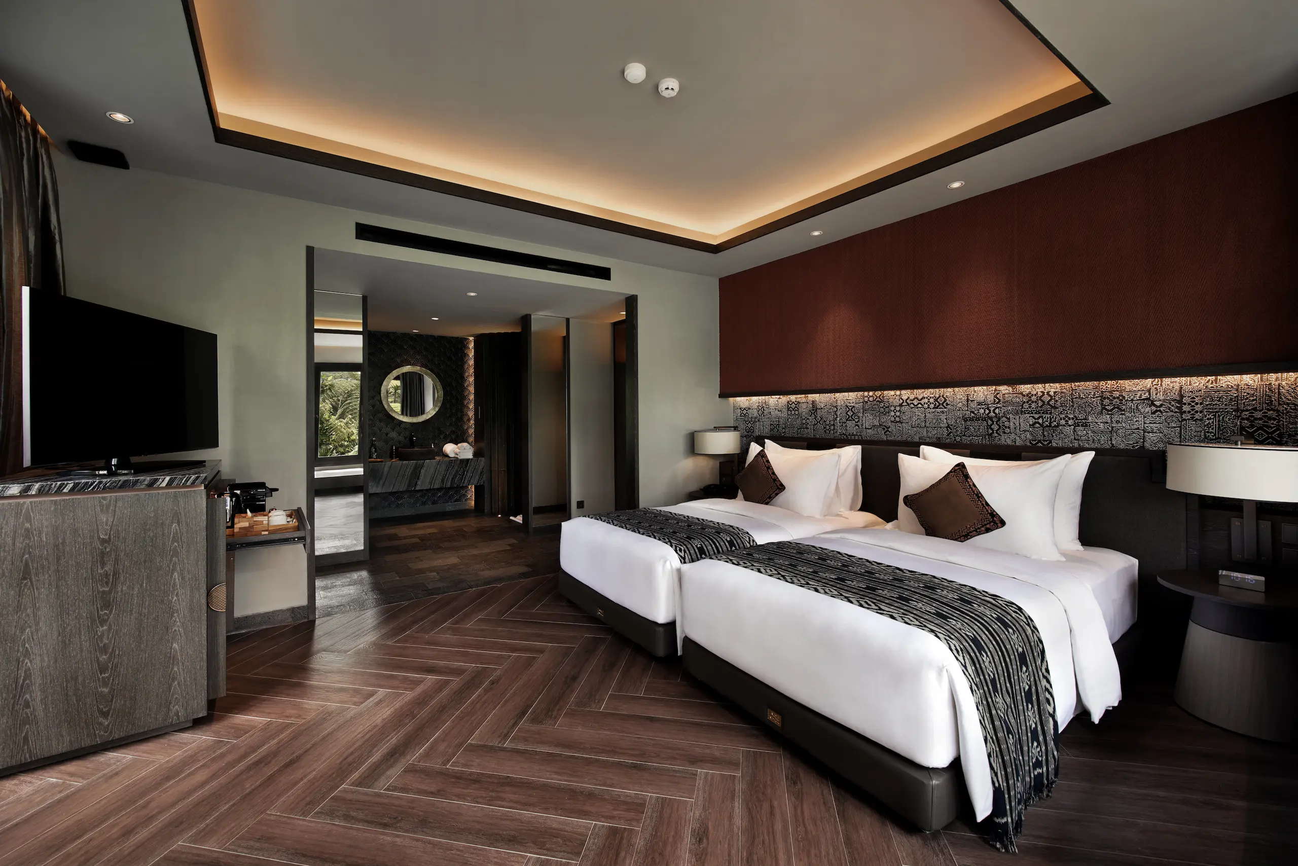 Jacuzzi Valley Suite — photo 3