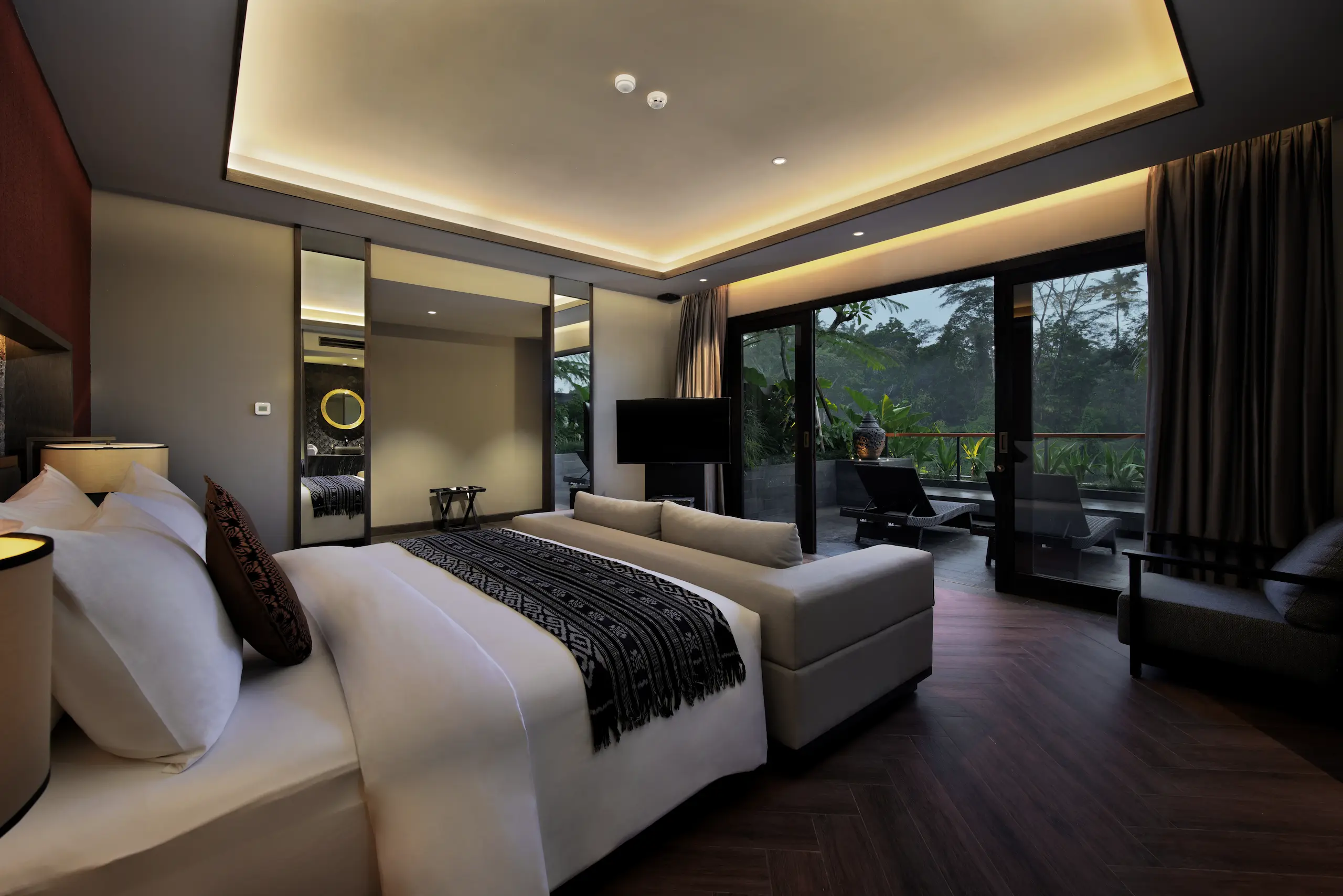 Deluxe Grande Valley Suite — photo 1
