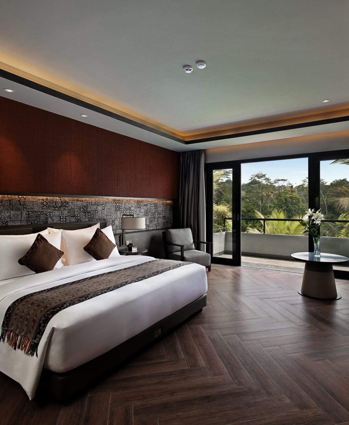 Spacious Sneha Balcony room at Ayatara Villa Ubud Kintamani Bali – a luxurious villa di Bali with forest views, ideal for honeymooners and travelers seeking Airbnb Bali Ubud experiences.